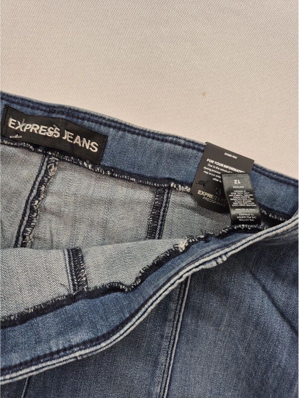 Express Denim Shorts Women's 12 High-Rise Side Zip Flat Front Med Wash NWT